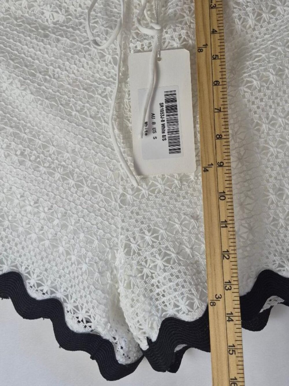 NWT One and Only Drawstring Shorts Crochet Lined White w/Black Trim Size S - Picture 7 of 7